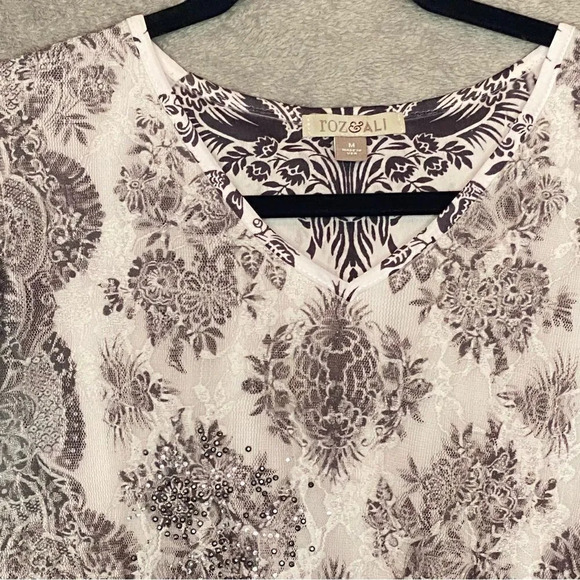 ROZ & Ali M Medium Top Shirt Gray Paisley V Neck Short Sleeve Lace Over P21 - Picture 3 of 8